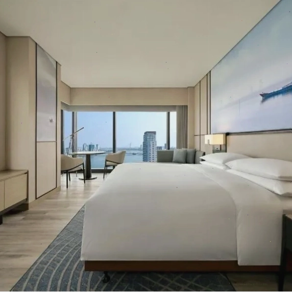 Courtyard by Marriott Danang Han River nhìn ra sông Hàn