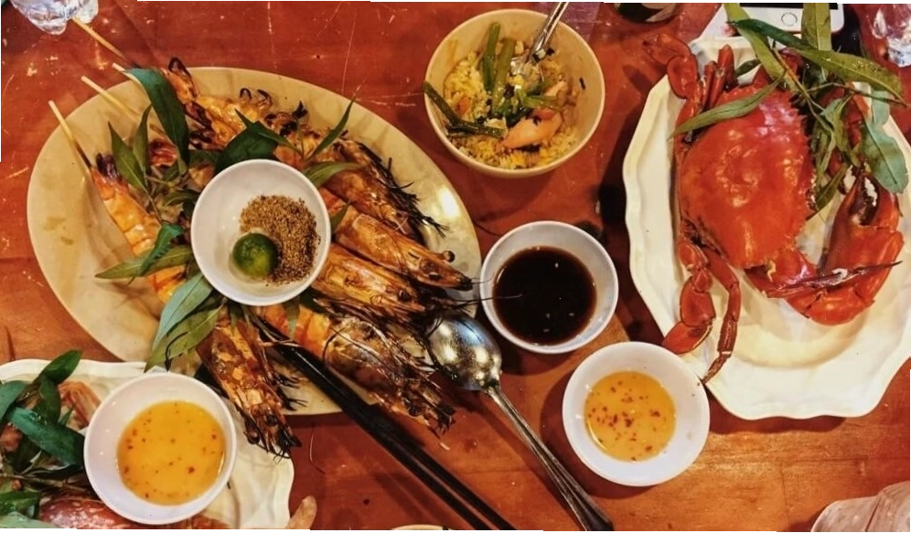 Cua ghẹ tươi ngon tại nhà hàng Ra Khơi