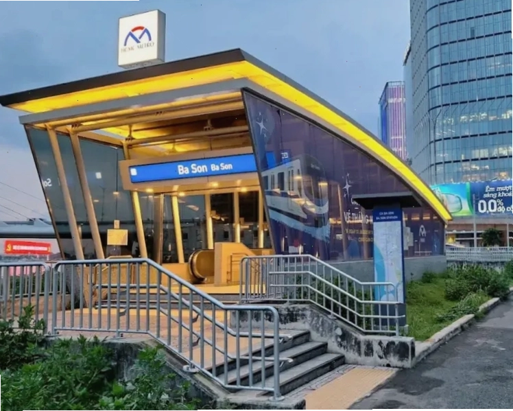 Cửa ra số 3 công viên gầm cầu Ba Son