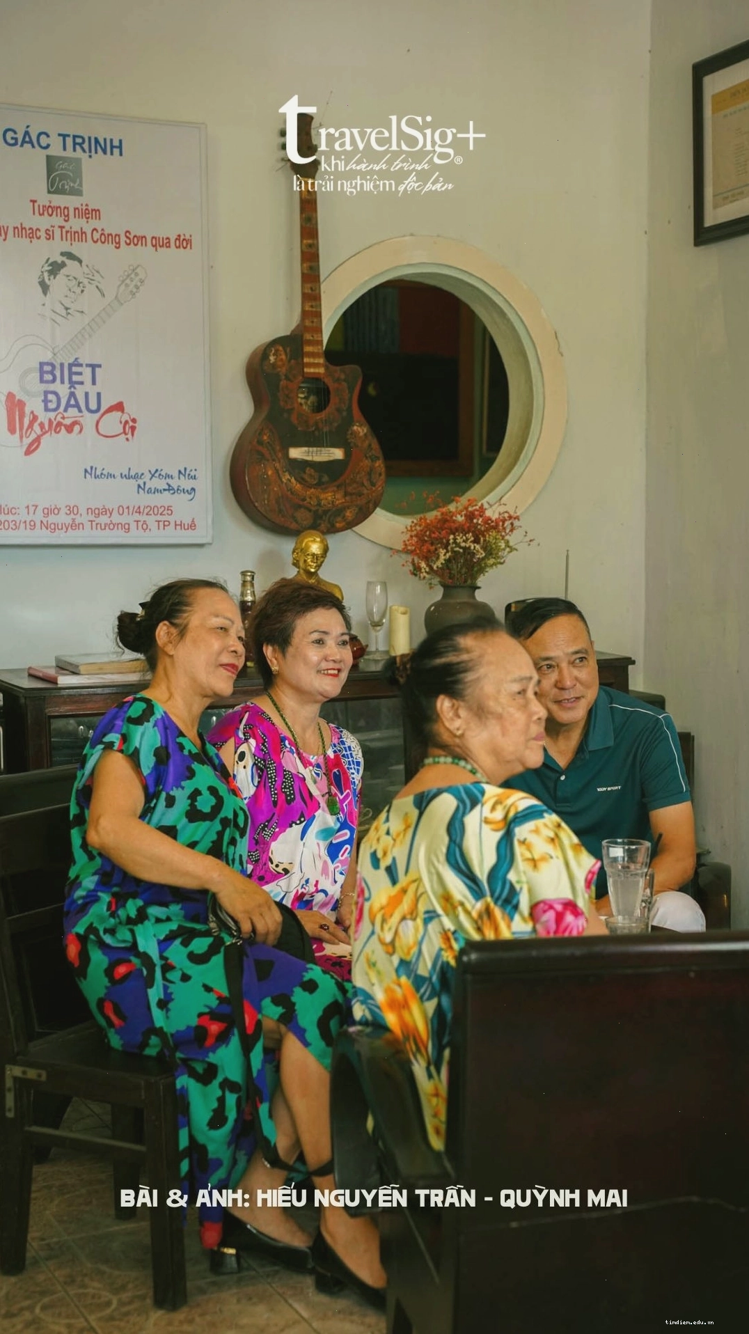 Cửa ra vào Gác Trịnh cafe