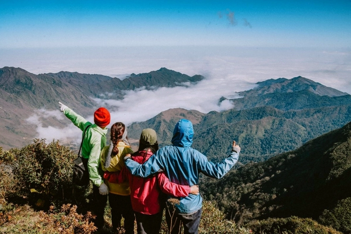 Cung đường trekking lên đỉnh Fansipan với cảnh quan núi rừng trùng điệp