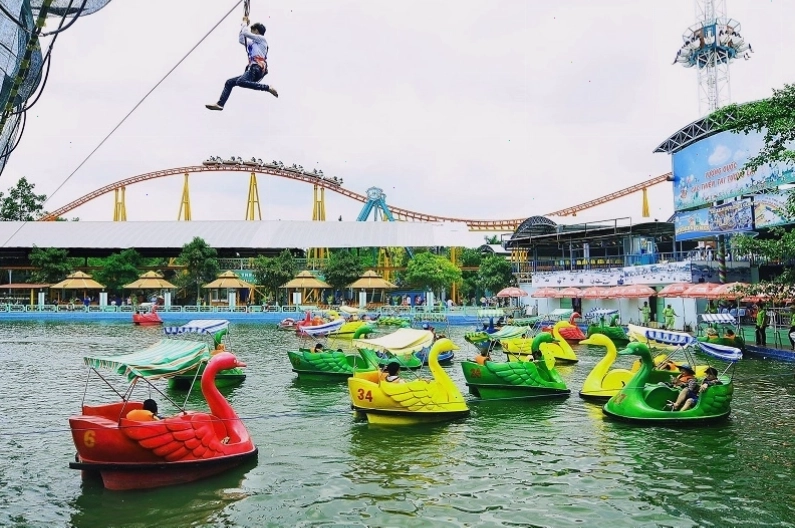 Cung Vàng Điện Ngọc tại Suối Tiên