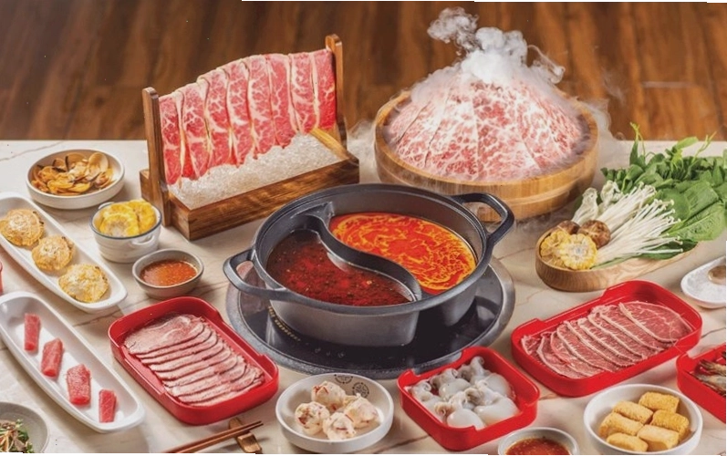 Đa dạng món ăn tại quầy buffet của Hotpot Story