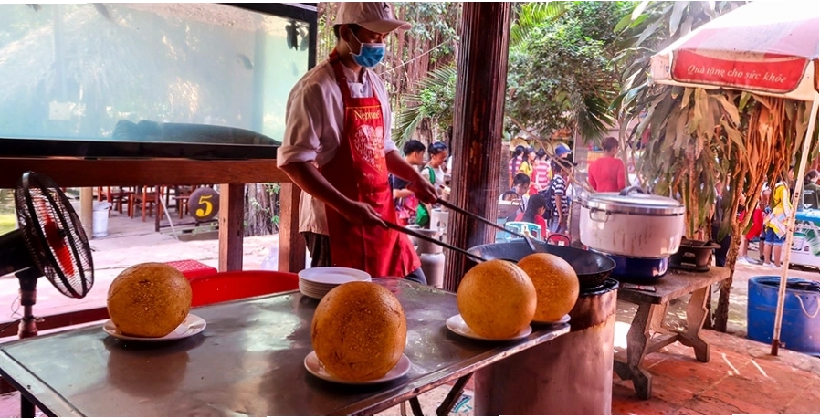 Đặc sản Bến Tre tại Cồn Phụng