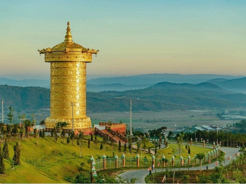 Đại bảo tháp kinh luân tại Samten Hills Dalat