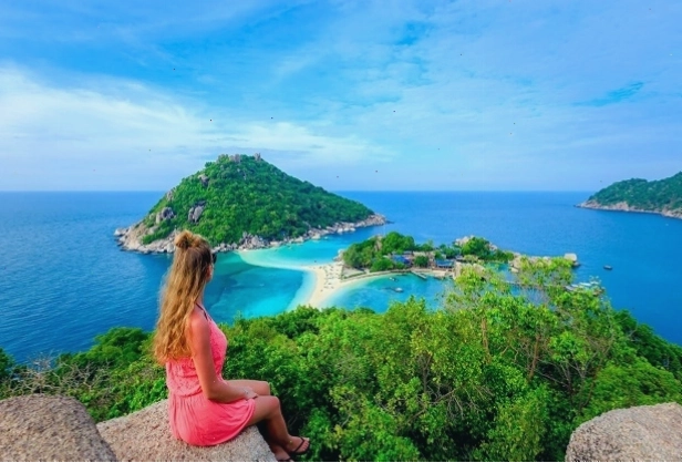 Dải cát trắng hình chữ Y độc đáo của đảo Koh Nang Yuan