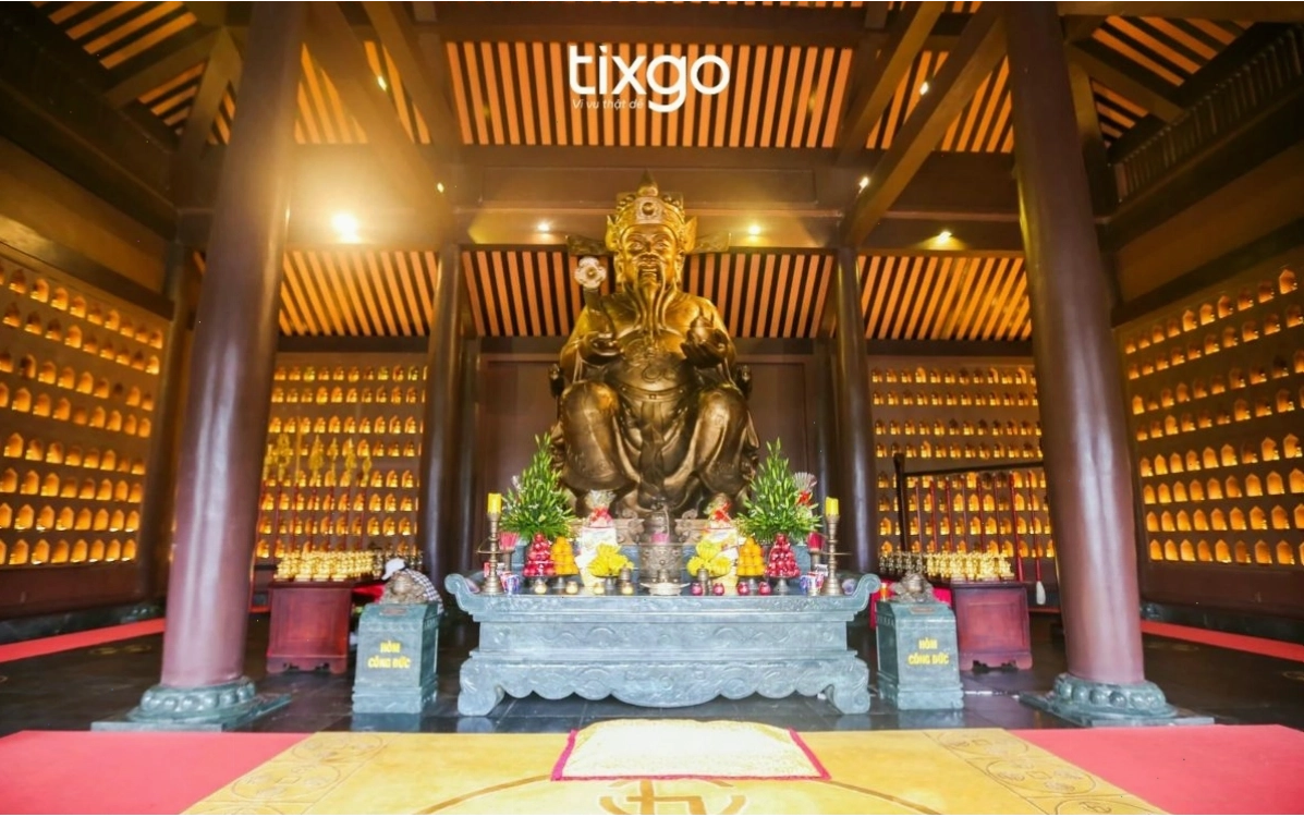 Đền Thần Tài linh thiêng tại khu du lịch