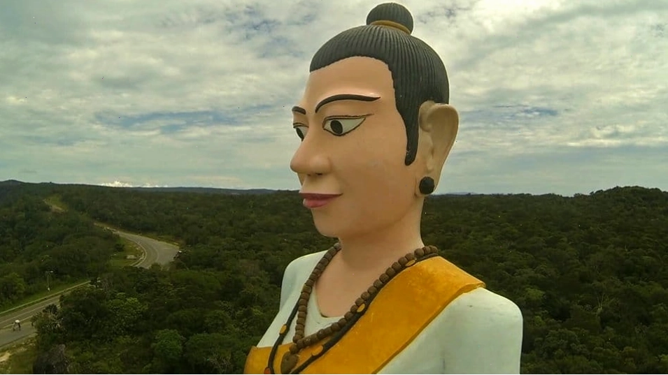 Đền thờ Bà Penh trên núi Tà Lơn
