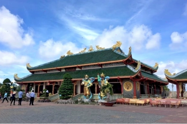 Đền thờ Mẹ Nam Hải linh thiêng tại Bạc Liêu