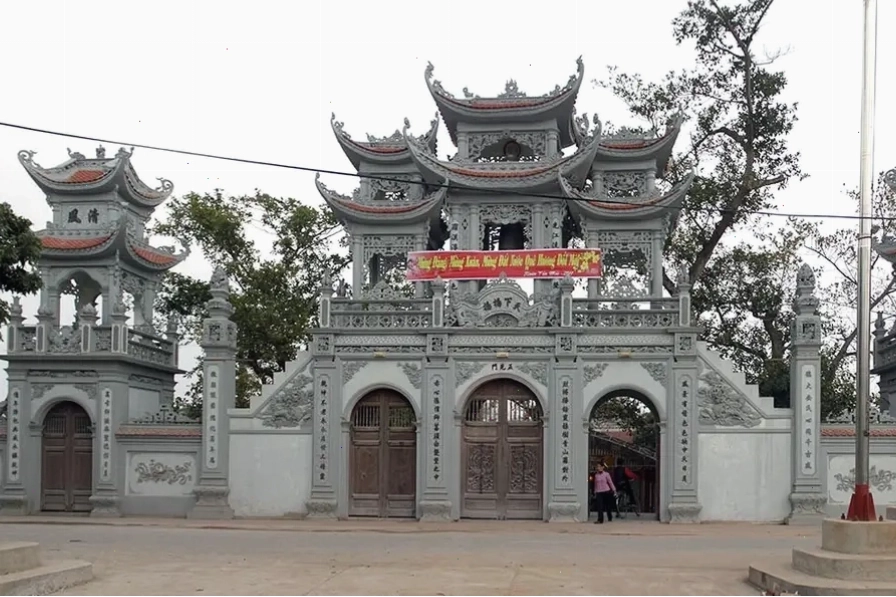 Đền Tiên La mang vẻ đẹp cổ kính và thanh bình