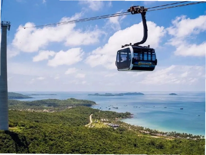 Di chuyển bằng cáp treo đến công viên nước Aquatopia