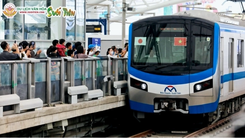 Di chuyển bằng tàu điện Metro đến Suối Tiên giúp bảo vệ môi trường và hạn chế tính trạng kẹt xe