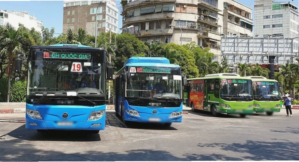 Di chuyển bằng xe bus công cộng tới Suối Tiên