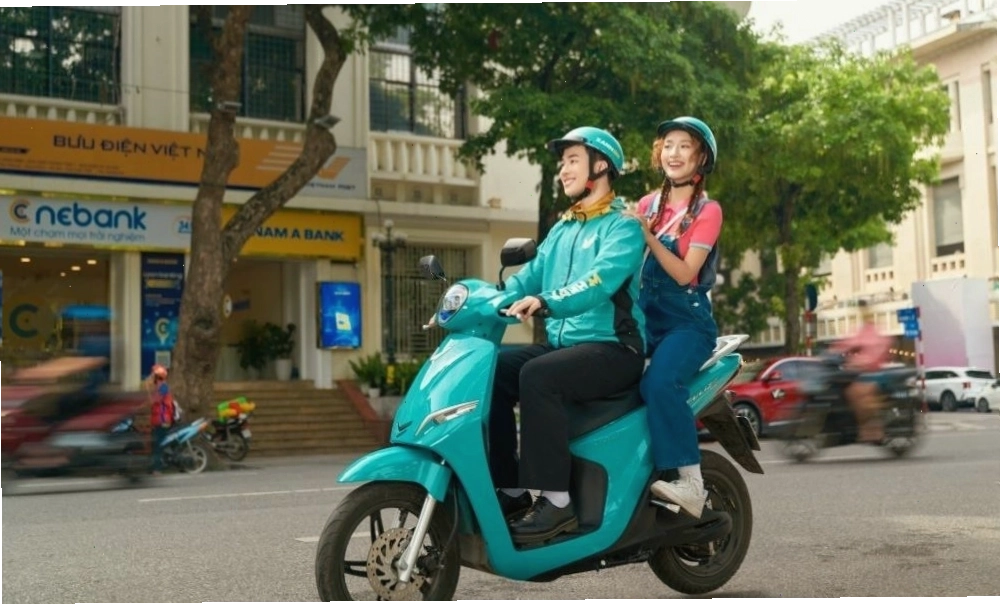 Di chuyển tới quán Cafe Thung Lũng Hoa Hồ Tây bằng xe điện Xanh SM
