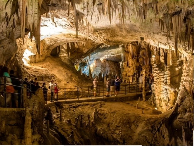 Di tích quốc gia Hang Chiều