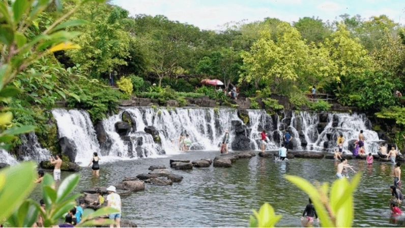 Dịch vụ tắm suối thư giãn tại Khu du lịch Suối Mơ
