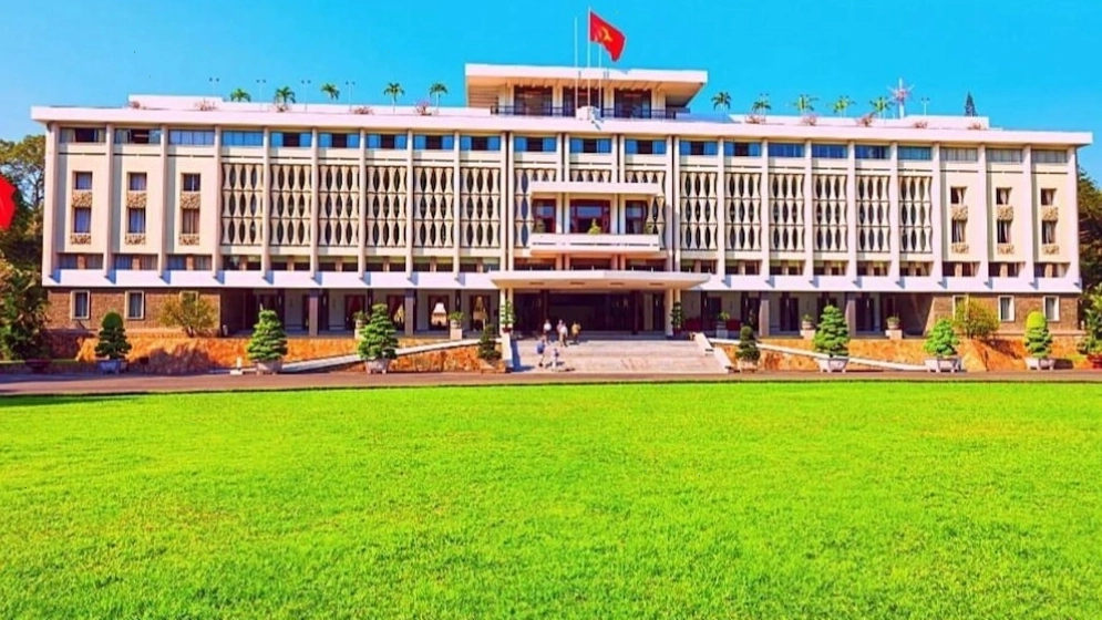 Dinh Độc Lập cách Công viên 30/4 khoảng 500m