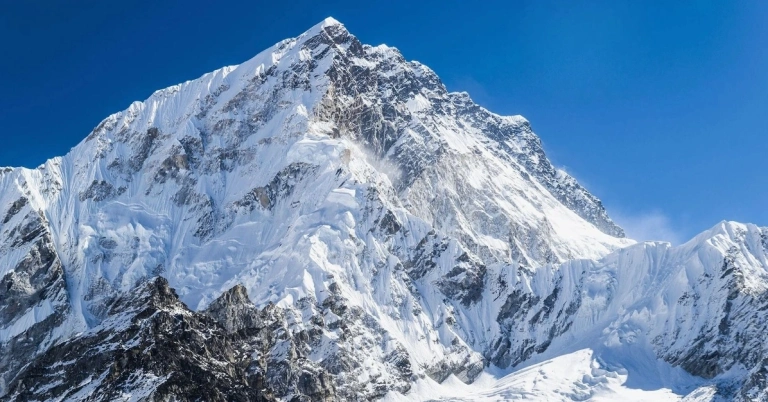 Đỉnh Everest: Huyền thoại và những câu chuyện về Nóc nhà Thế giới