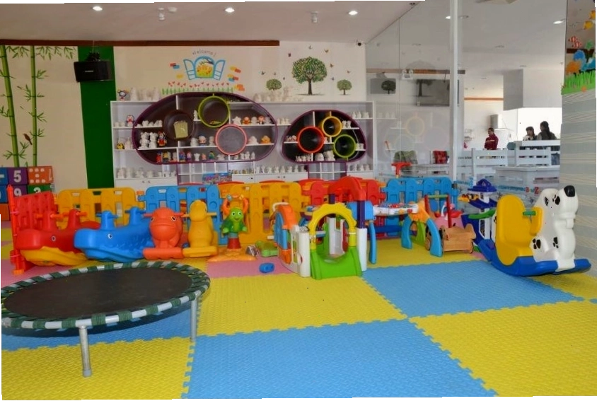 Đồ chơi đa dạng tại Cafe Baby Zone