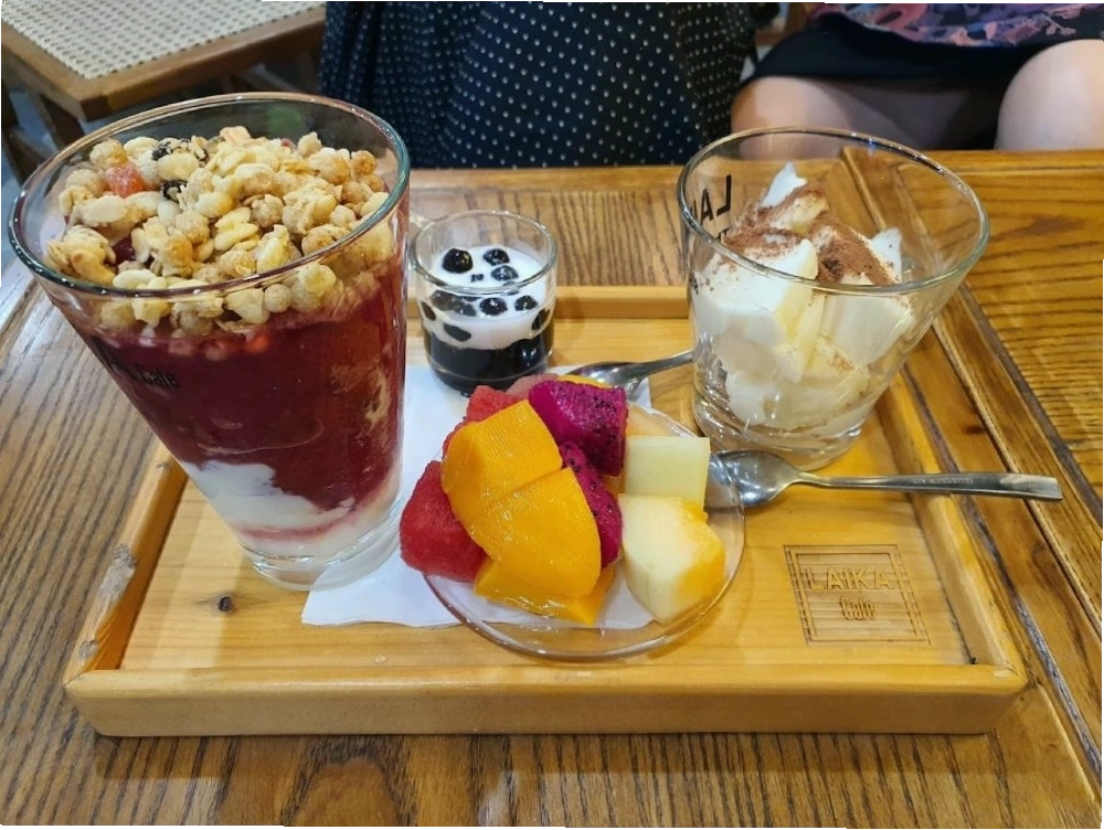 Đồ uống và đồ ăn nhẹ tại Laika Coffee
