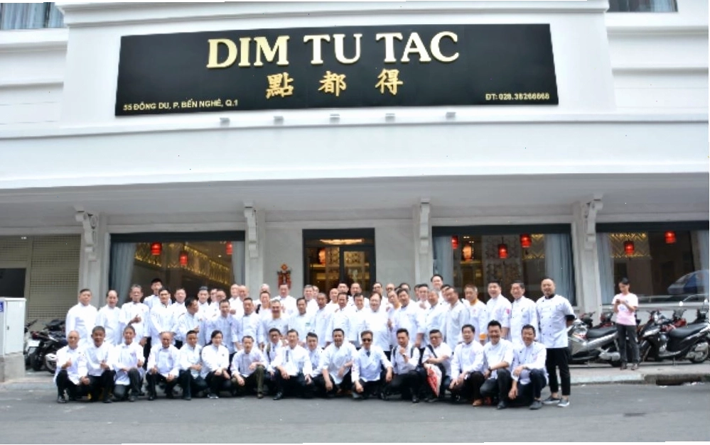 Đội ngũ đầu bếp đông đảo tại Dim Tu Tac đảm bảo chất lượng món ăn đồng đều tại các chi nhánh