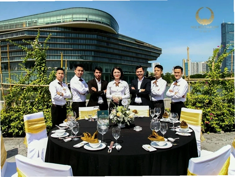 Đội ngũ nhân viên chuyên nghiệp của NCC Restaurant