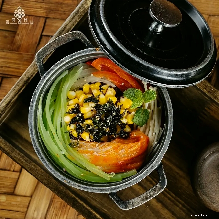 Đội ngũ nhân viên thân thiện tại nhà hàng Chay Sadhu