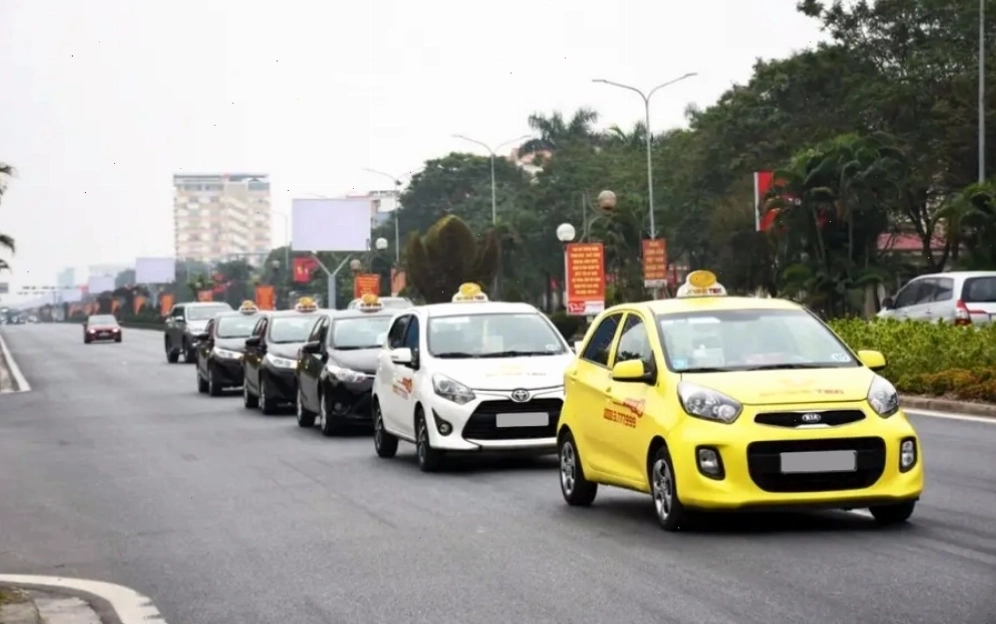 Đội ngũ taxi đa dạng hãng xe tại Núi Thành
