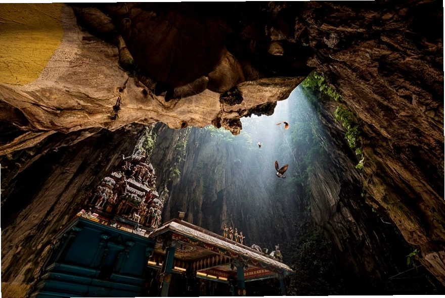 Động Batu, Malaysia với pho tượng thần Murugan khổng lồ