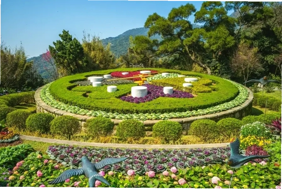 Đồng hồ hoa khổng lồ tại Công viên Dương Minh Sơn