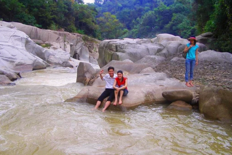 Dòng suối trong xanh tại Sơn Kim, Hà Tĩnh, mang đến cảm giác thanh bình và thư thái