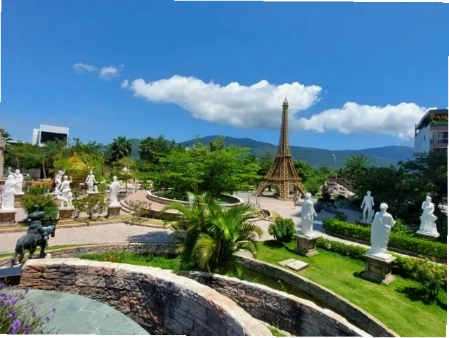 Du khách check-in tại Công viên Kỳ Quan Thế Giới Wonder Park Đà Nẵng