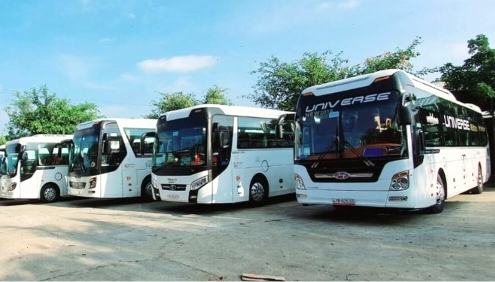 Du khách có thể lựa chọn xe khách đến bến Pleiku