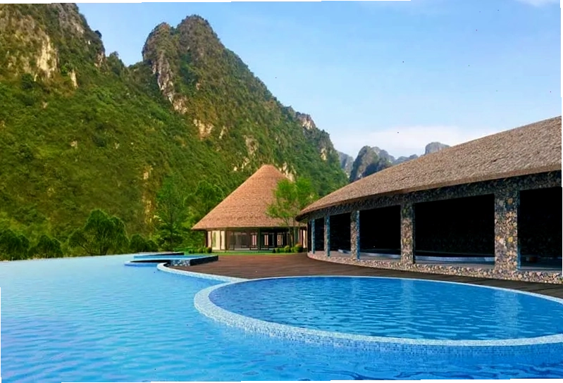 Du khách trải nghiệm tắm suối khoáng nóng tại Kim Bôi