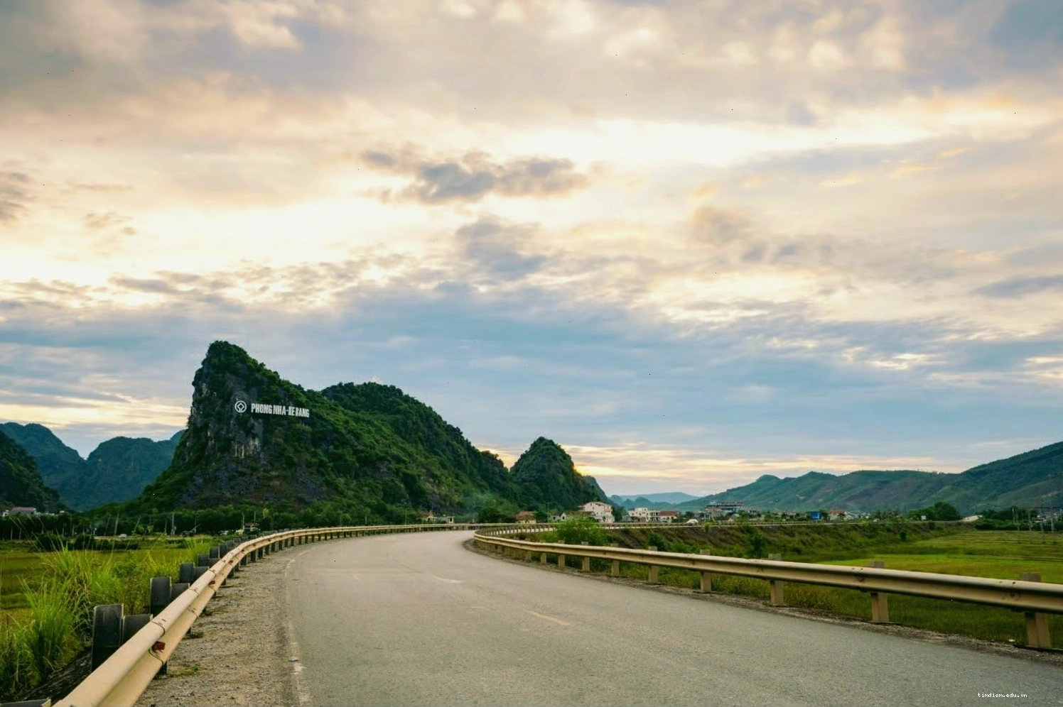 Du lịch Phong Nha Kẻ Bàng với hệ thống hang động kỳ vĩ