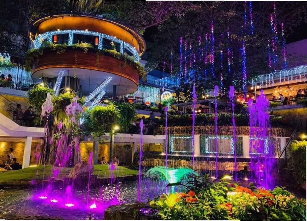 Du Miên Garden Cafe lung linh về đêm