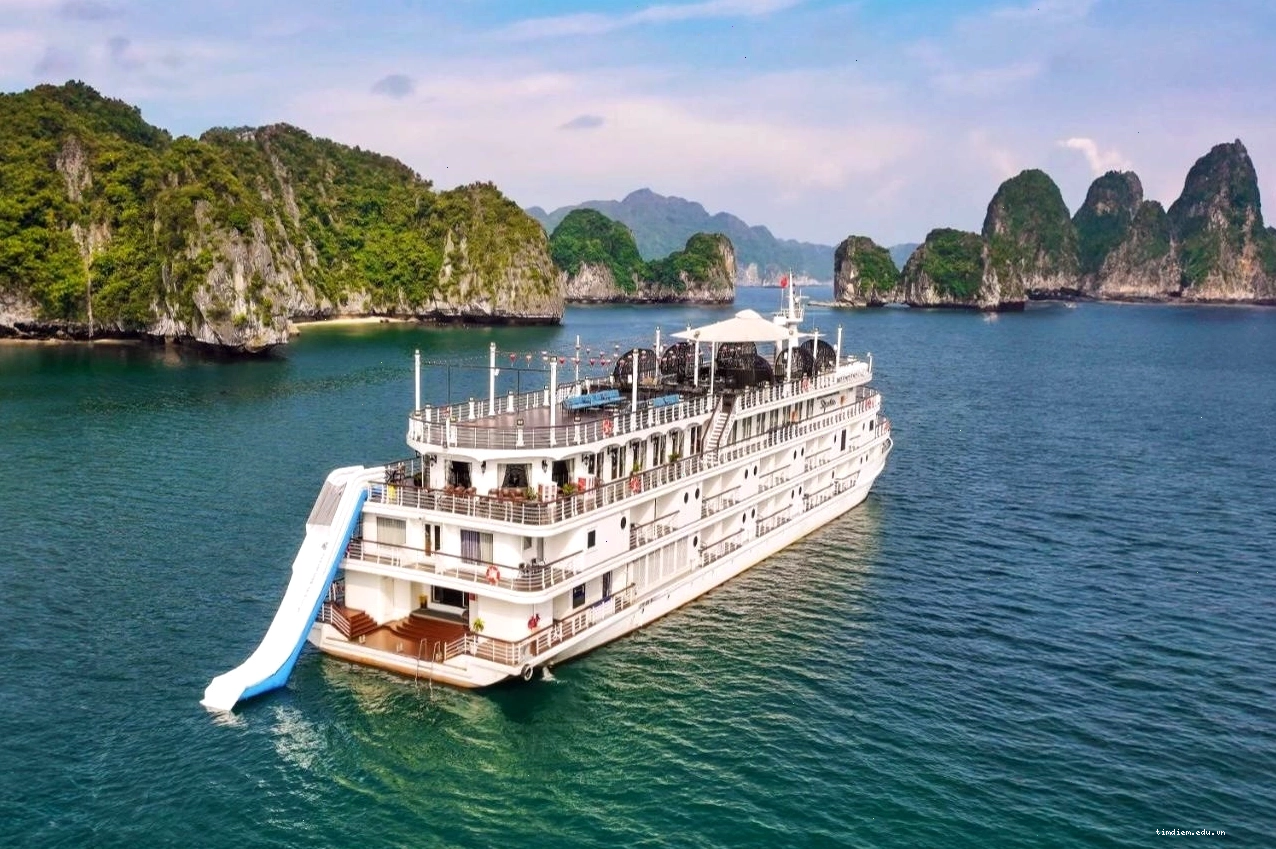 Du thuyền Ambassador sang trọng trên Vịnh Hạ Long
