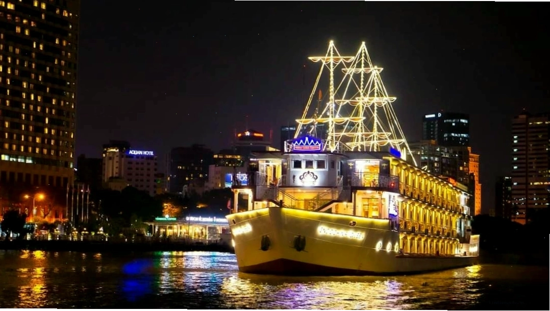 Du thuyền Indochina Queen lung linh trên sông Sài Gòn