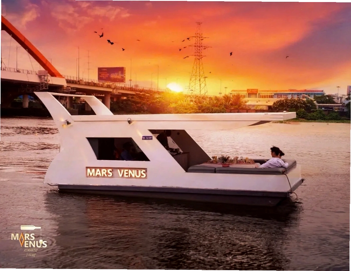 Du thuyền La Filante Mini Yacht của Mars Venus