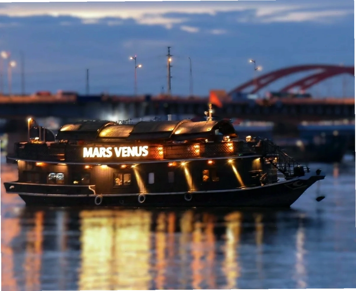 Du thuyền Lunaria Cruise của Mars Venus
