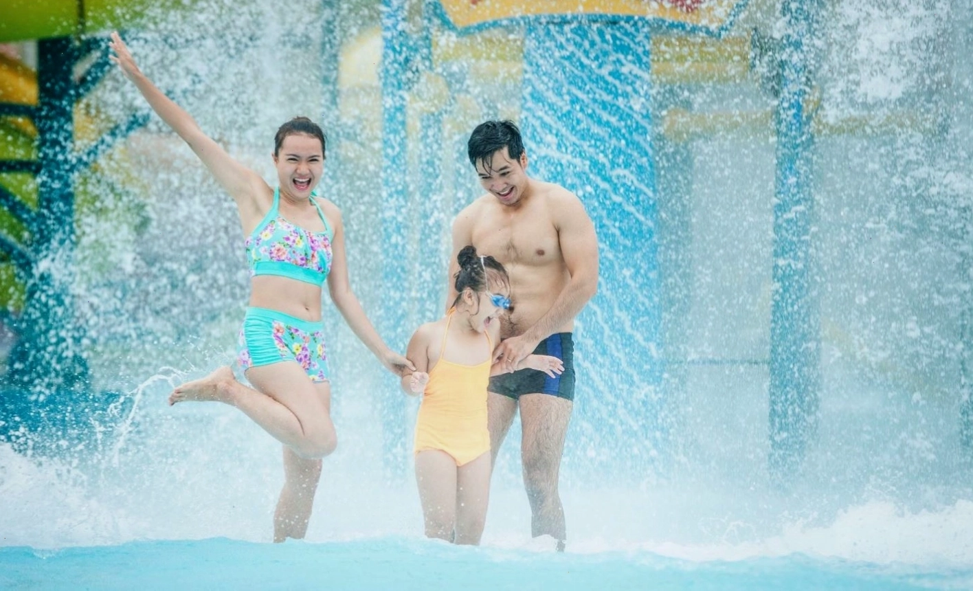 Đường trượt nước cảm giác mạnh tại công viên nước Hà Tĩnh