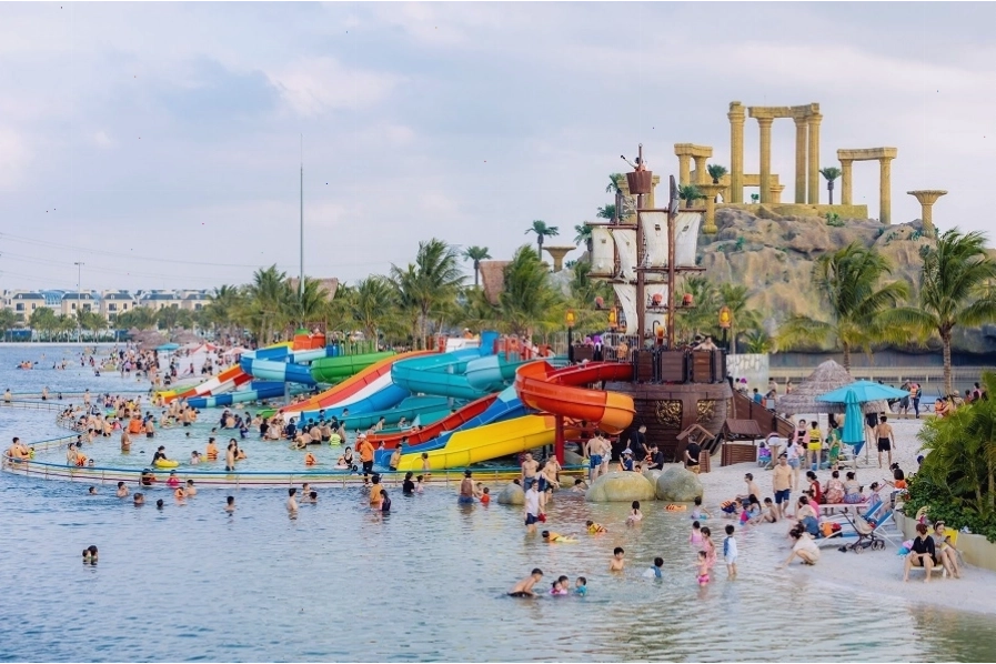 Đường trượt nước đầy thử thách tại VinWonders Wave Park