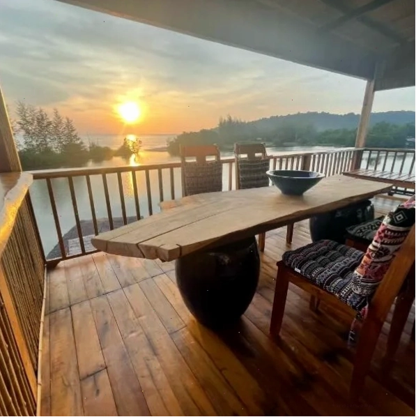 Eco Lagoon Phú Quốc với hồ nước và bãi biển trong xanh