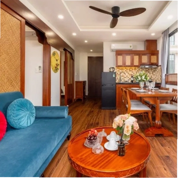 Evelyn Indochine Chic in Central Hanoi với ban công lãng mạn
