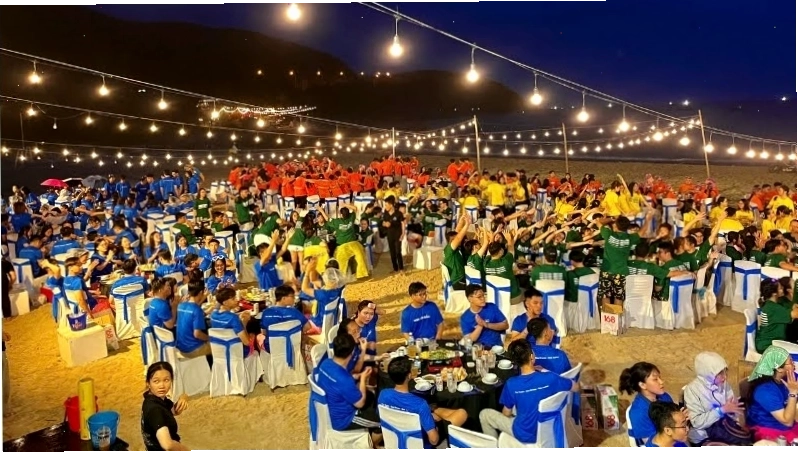 Event bên biển sôi động tại Nhà Hàng Rạng Đông – Eo Gió Bãi Dài