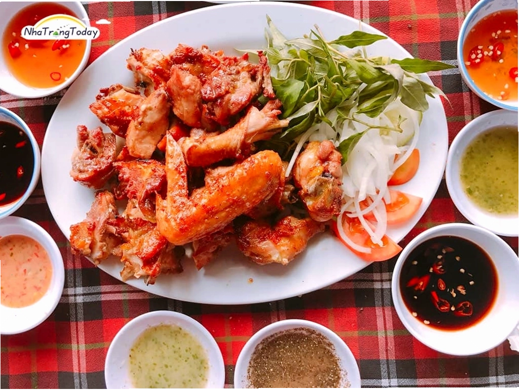 Gà nướng là món đặc sản nổi tiếng tại Quán Đồng Xanh Nha Trang