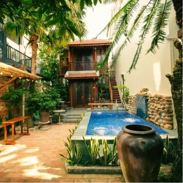 Gahi Homestay với hồ bơi ngoài trời và khu vườn xanh mát