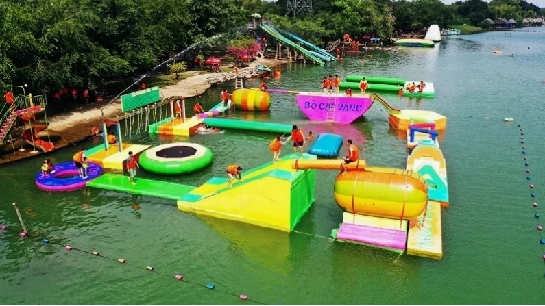 Gia đình picnic cuối tuần tại Bò Cạp Vàng