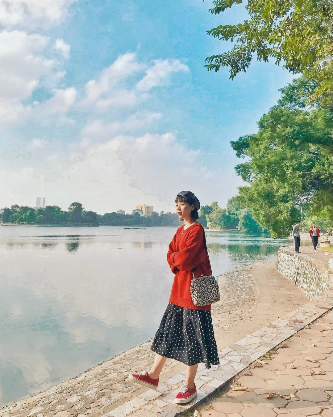 Gia đình vui chơi tại Công viên Thống Nhất Hà Nội