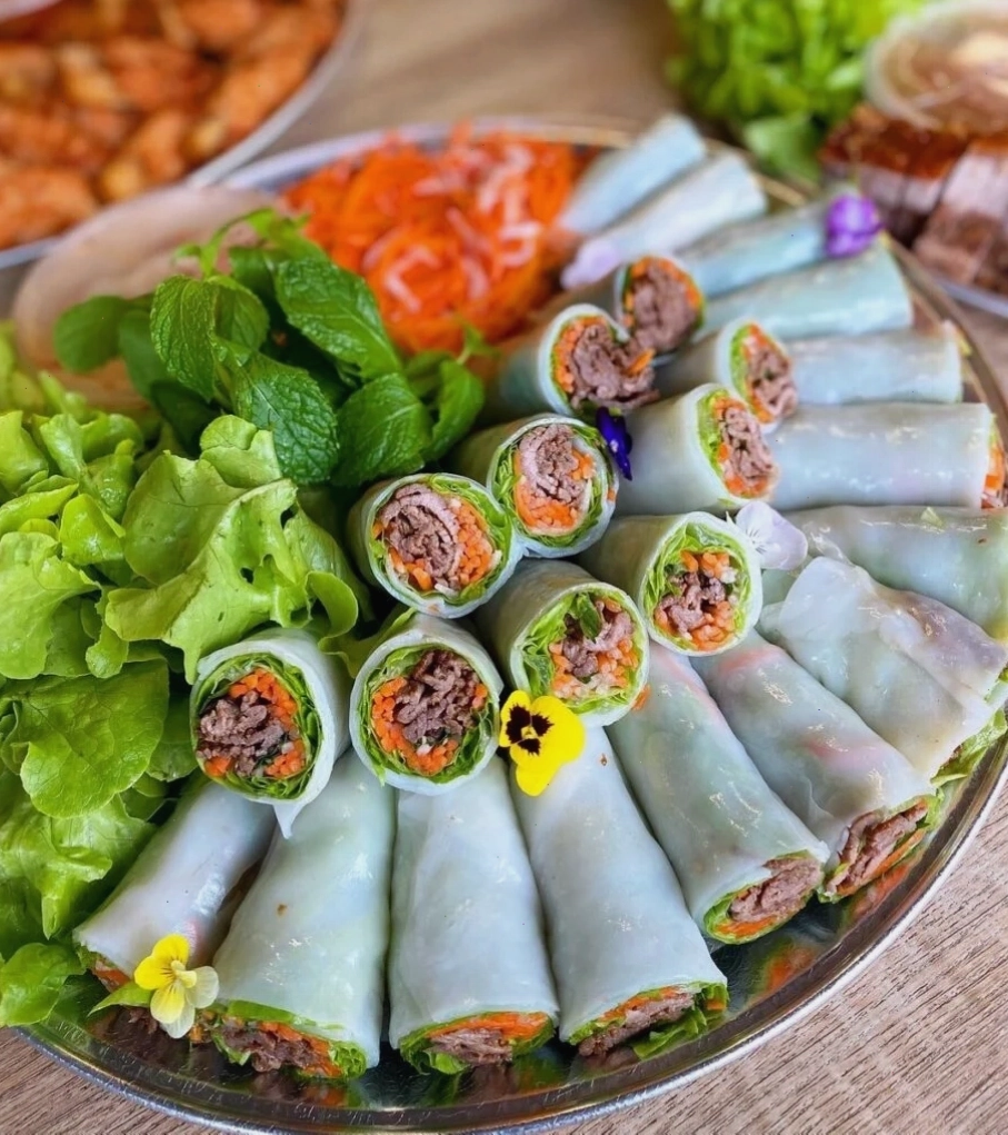 Gia đình vui chơi tại Công Viên Thủ Lệ